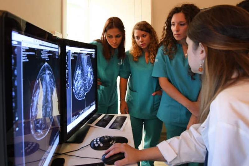 Visita Senologica
- Ecografia Mammaria
- Mammografia con tomosintesi 3D
