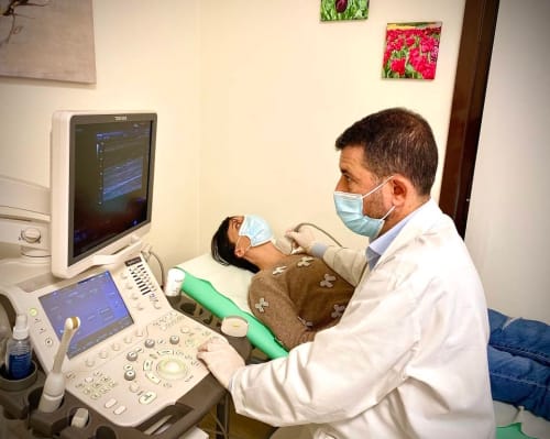 Questa tecnica ci consente di valutare la velocità e la direzione del flusso ematico, rilevando eventuali ostruzioni o alterazioni nella circolazione.