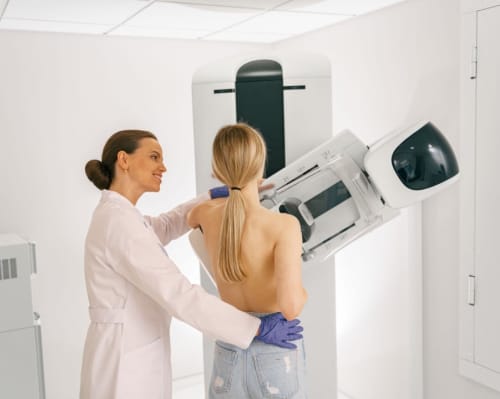 esame diagnostico che unisce i principi della mammografia tradizionale e quelli della tomografia.