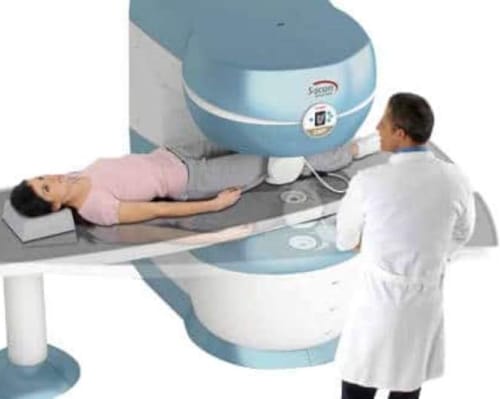 Risonanza Magnetica aperta è più adatta a pazienti claustrofobici o ansiosi, poiché offre un ambiente meno confinante e più confortevole durante l'esame