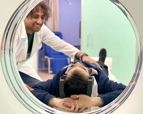 Sfrutta le radiazioni ionizzanti (raggi x) e consente di riprodurre a video sezioni o strati (tomografia) del corpo del paziente